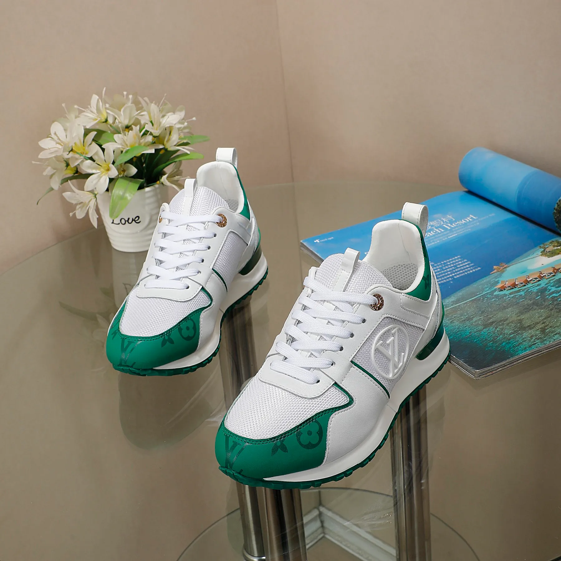 👟👟Ex-factory price 420👟👟 🔥🔥🔥4046 Louis Vuitton official website synchronized sneakers, this Run Away sneaker is spliced ​​with mini Monogram embossed leather and smooth cow leather with technical rubber outsole, LV letters are written on the side, the metal shock-absorbing structure is engraved with the LV Circle logo, and the hidden insole cleverly increases the height, reproducing the classic design of the Louis Vuitton shoe series. Code number 35-42,